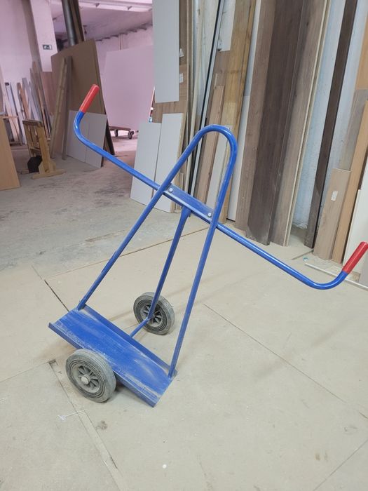 Căruț manipulat marfa