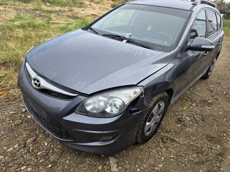 Dezmembrez Hyundai I30 /Tapiterie /Motor/Fuzeta Usa /Capota/Far/cutie