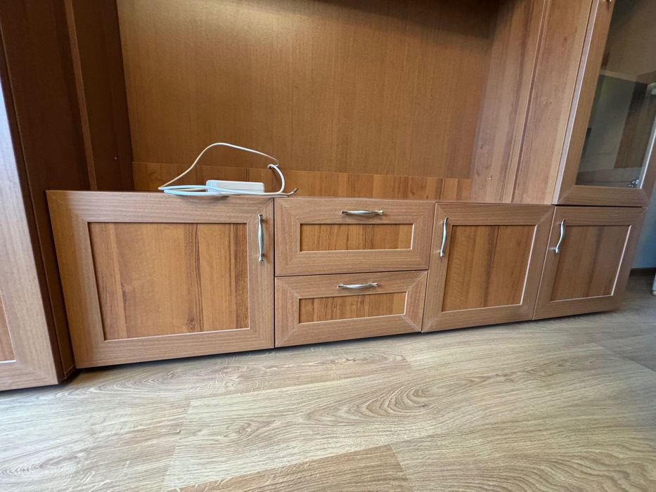 Нов гардероб, дървен