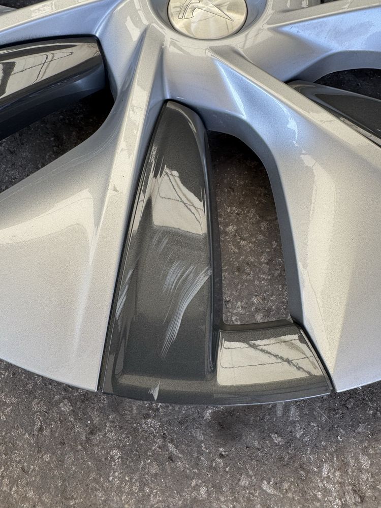 Тас 19 цола Tesla Model Y