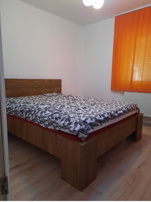 Închiriez apartament 2 camere central