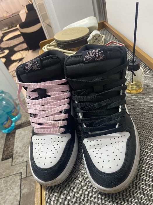 Vand jordan 1 high marimea 38,5 39 24,5 cm , sunati pe nr de telefon