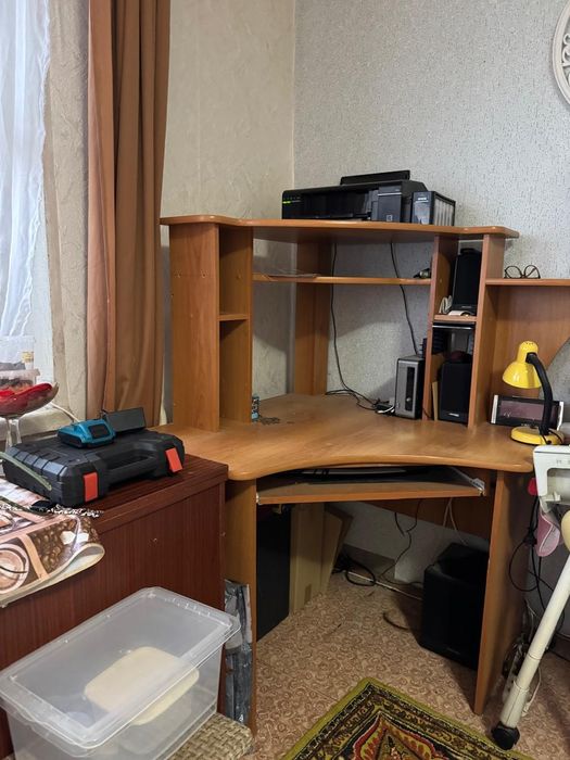 Продам компьютерный стол