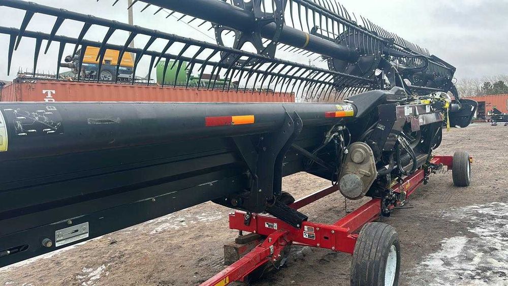 Продам жатку зерновую MacDon FD70