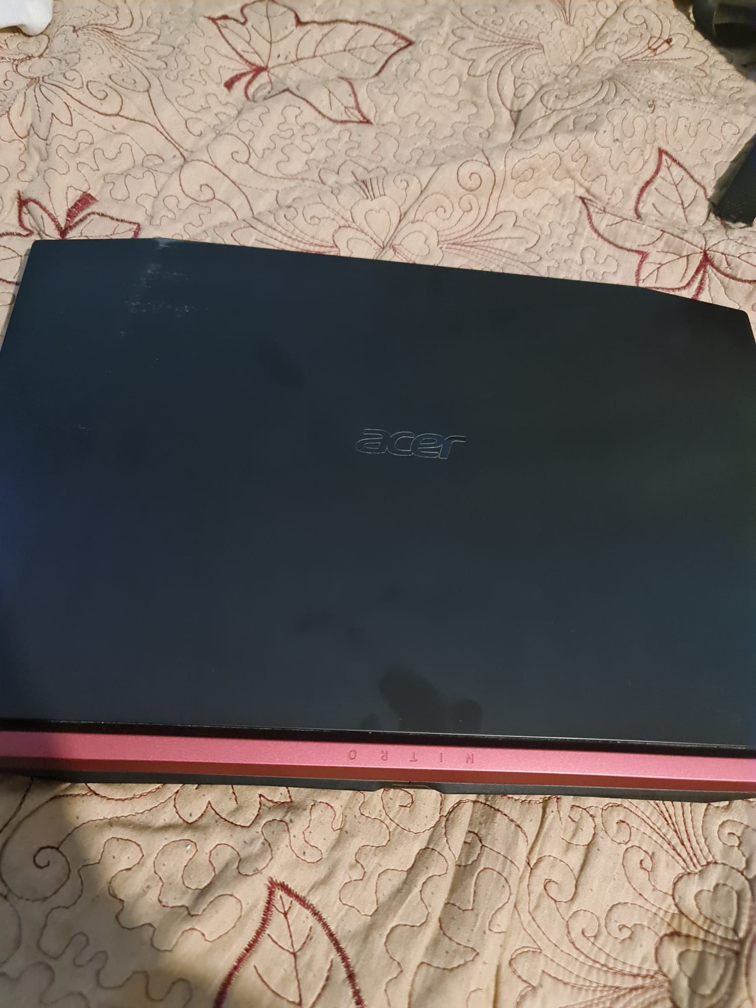 Vând laptop de gaming Acer Nitro 5