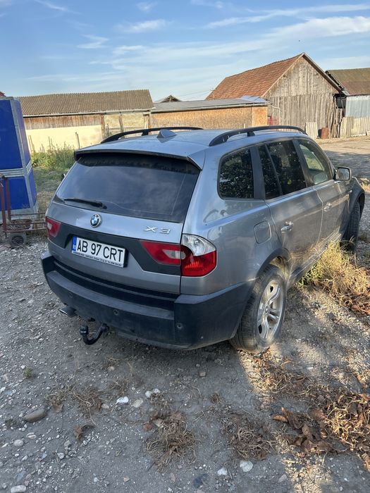Vînd bmw x3 pentru dezmembrări