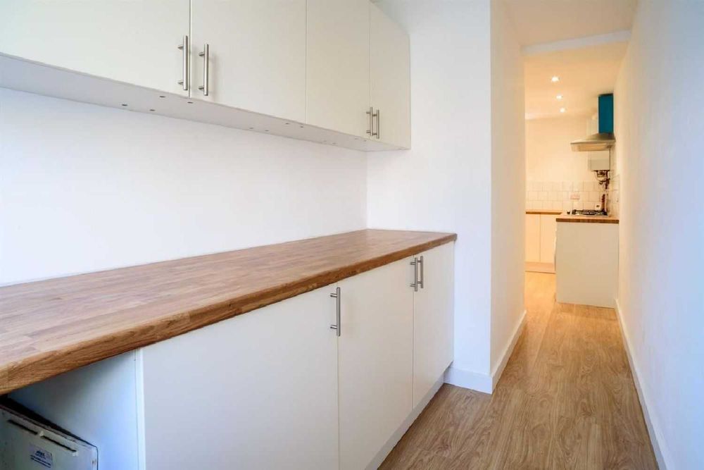 Дава се под наем Двустаен апартамент в София, Център - 56 кв.м за 397.8 € - Снимка #1