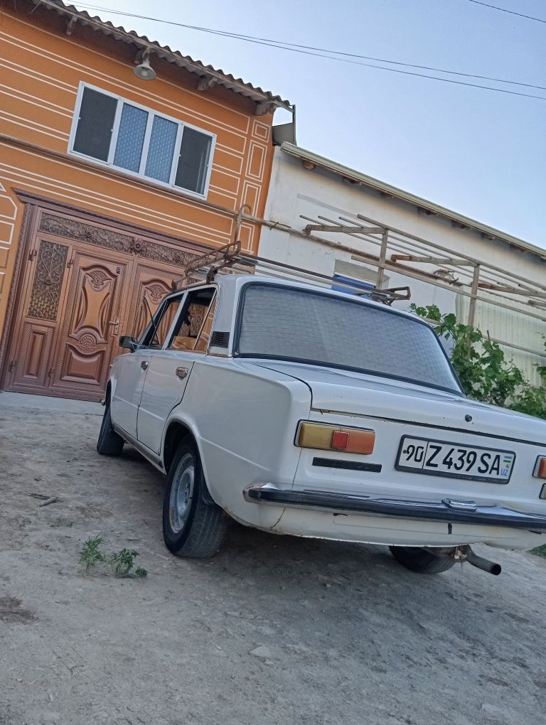 Mashina vaz 21011