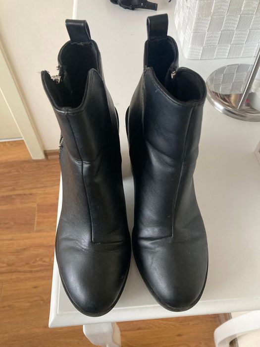 Продавам Черни боти