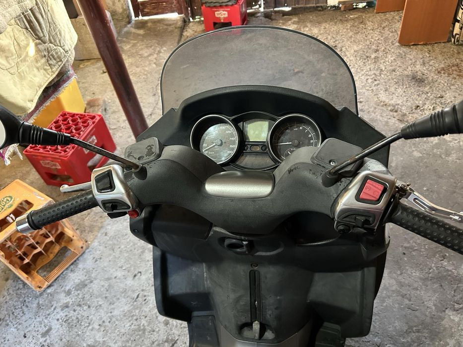Piaggio mp3 400…..