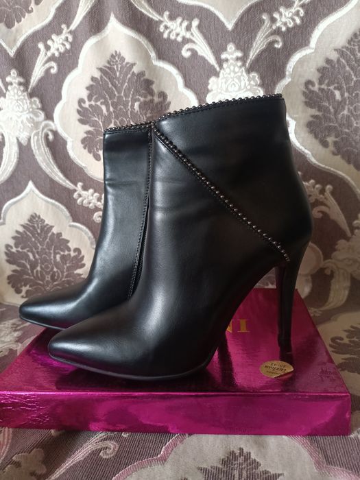 Продам осенние сапоги.