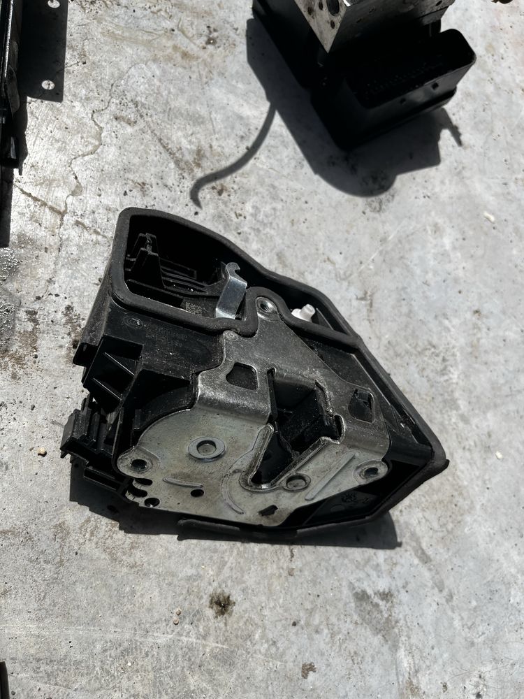 Предна дясна брава бмв е90 bmw e90 e60 e87 f10 f30