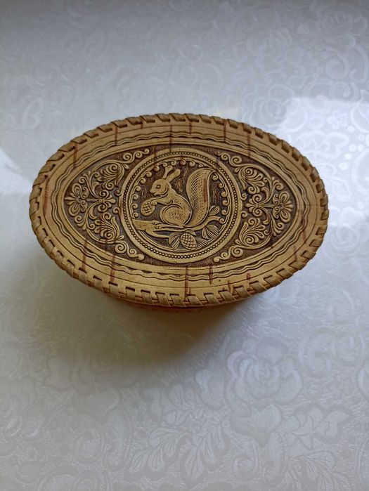 Шкатулка берестяная(дерево), ручная резьба и тиснение