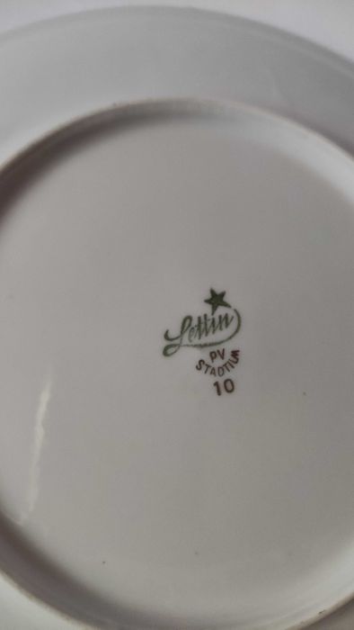 Един прекрасен троен сет за чай/дълго кафе от фин порцелан