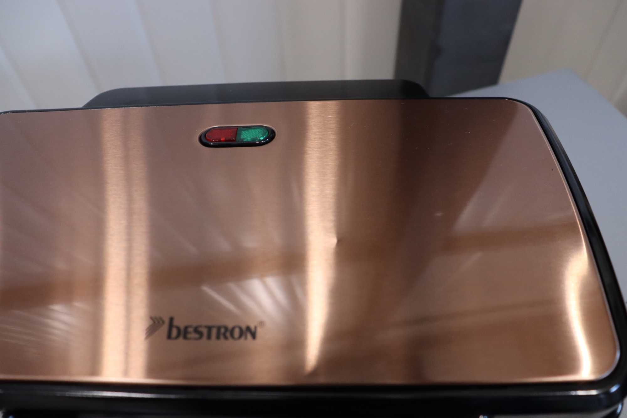 Машина за сандвичи Bestron, незалепващо покритие 900W