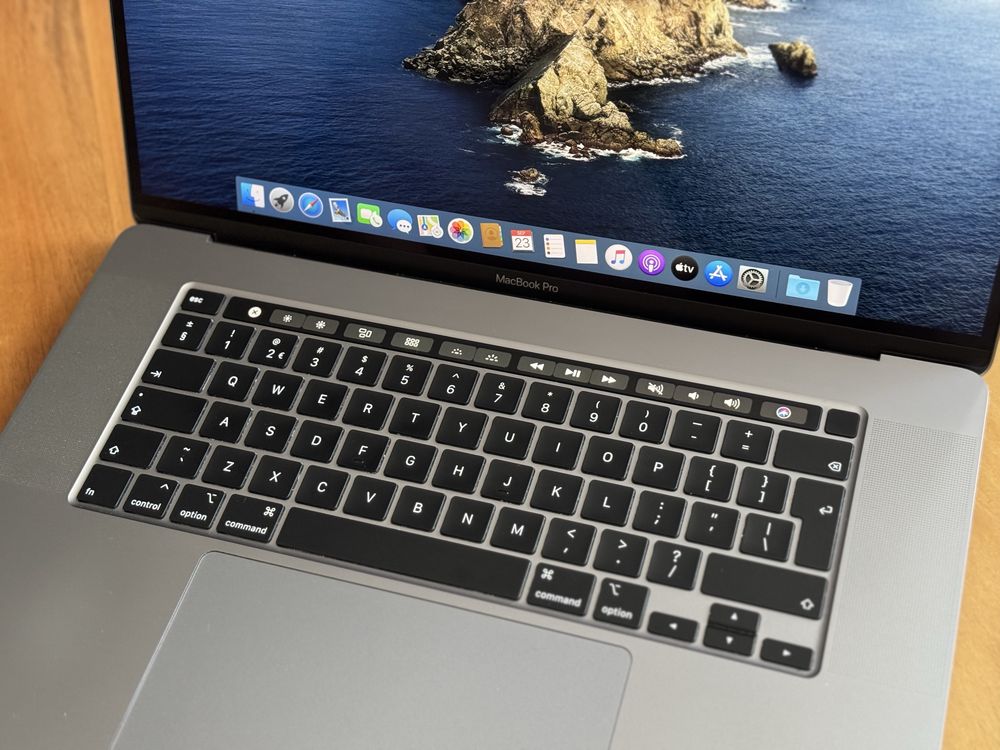 Macbook Pro 2019 16-inch 512GB 6 core Intel i7 DDR 4 Отличен !