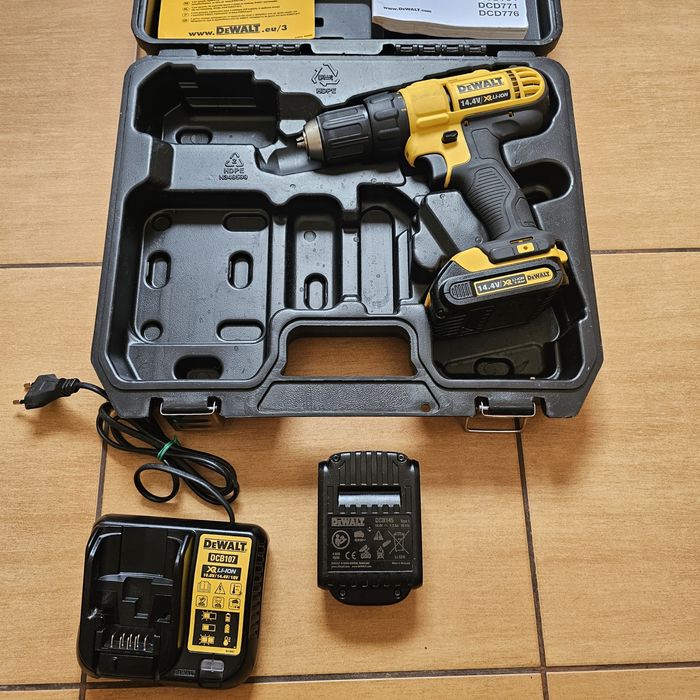 Mașină gaurit însurubat professionala DeWalt DCD 734 C2