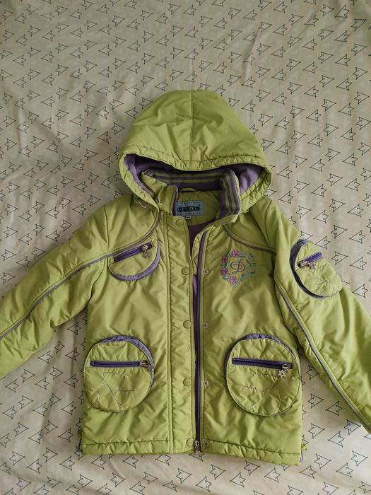 Продам куртку и костюм на 6-7 лет.