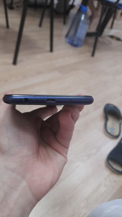 Самсунг не знаю точно какой, экран не работает