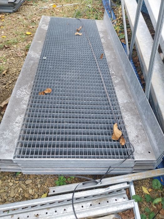 De vânzare scări zincate confecții pe comandă la cererea clientu,102x8