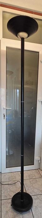 Lampă de podea neagră cu  dimmer, variator intensitate luminoasa