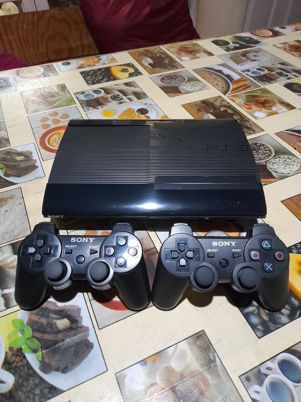 Sony 3 yaxshi holati 500 Gb oyni 7 ta pulti bor