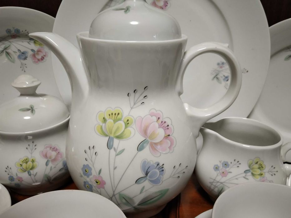 Чайный сервиз на 6 персон. 28 предметов.