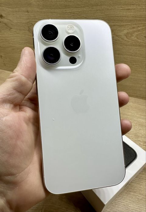 Iphone 15 pro alb impecabil