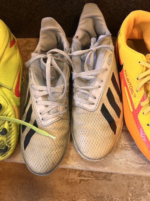 Футболни обувки бутонки и стоножки