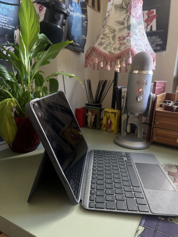 Logitech Combo Touch клавиатура за iPad 11-inch (1st-4th gen)