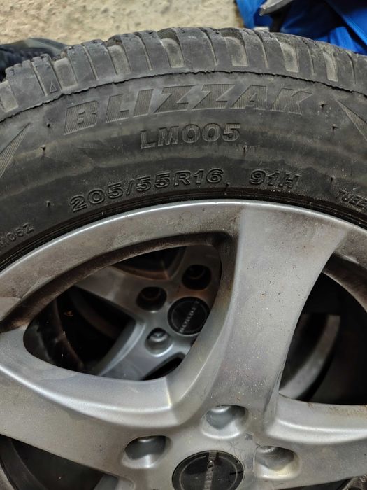 Vând cauciucuri Bridgestone