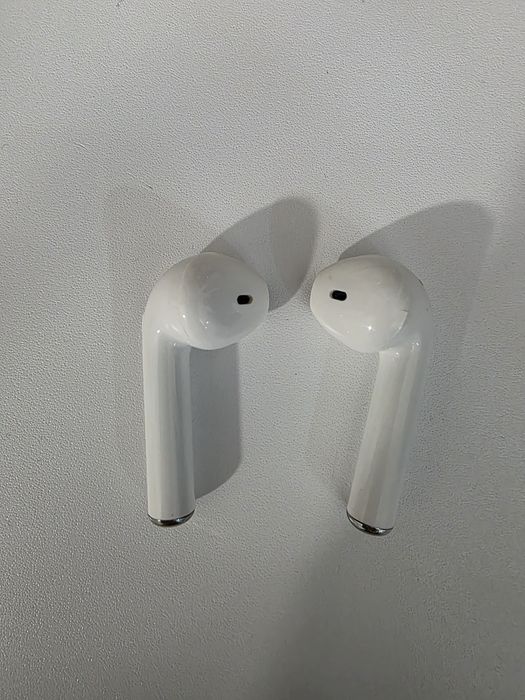 Продам беспроводные наушники б/у в отличном состояние