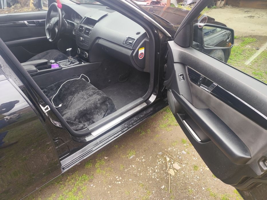 Mercedes Benz c 200 vind sau schimb cu microbuz 8+1