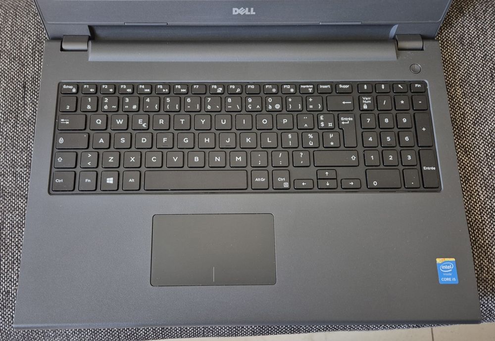 vand laptop Dell Vostro 3549..15.6"..8 Gb..Hard 1 TB..arata f bine.