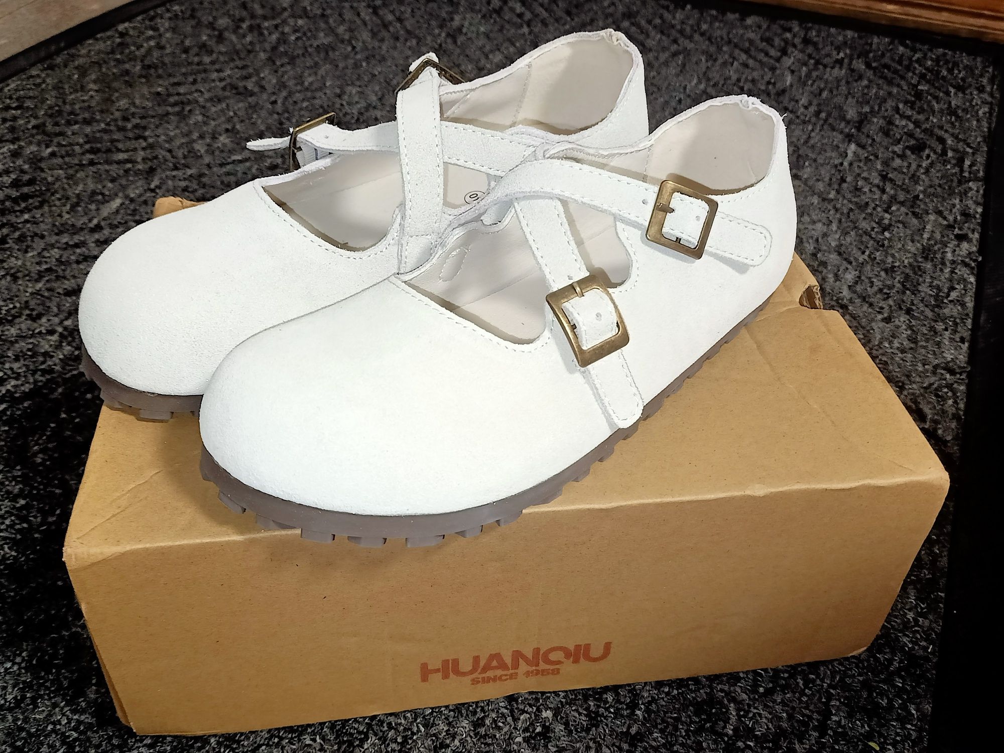 Женские сандали 40 размера белого цвета