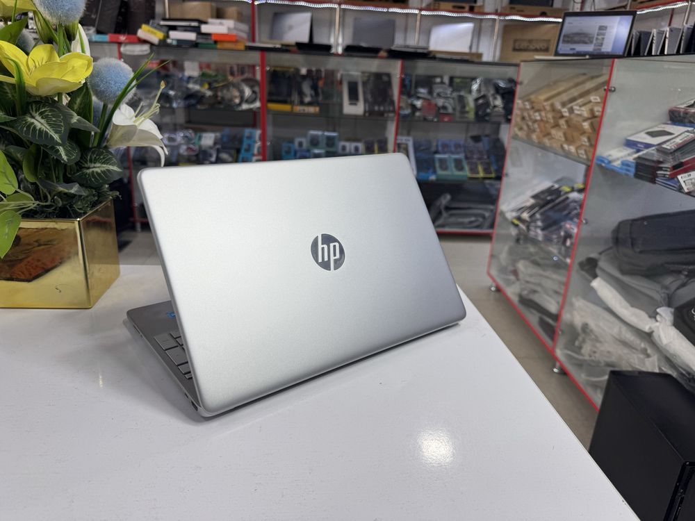 2 kun ishlatilgan hp 4 patoklik 256 gb ssd nvme ishlashi tez, yangidek
