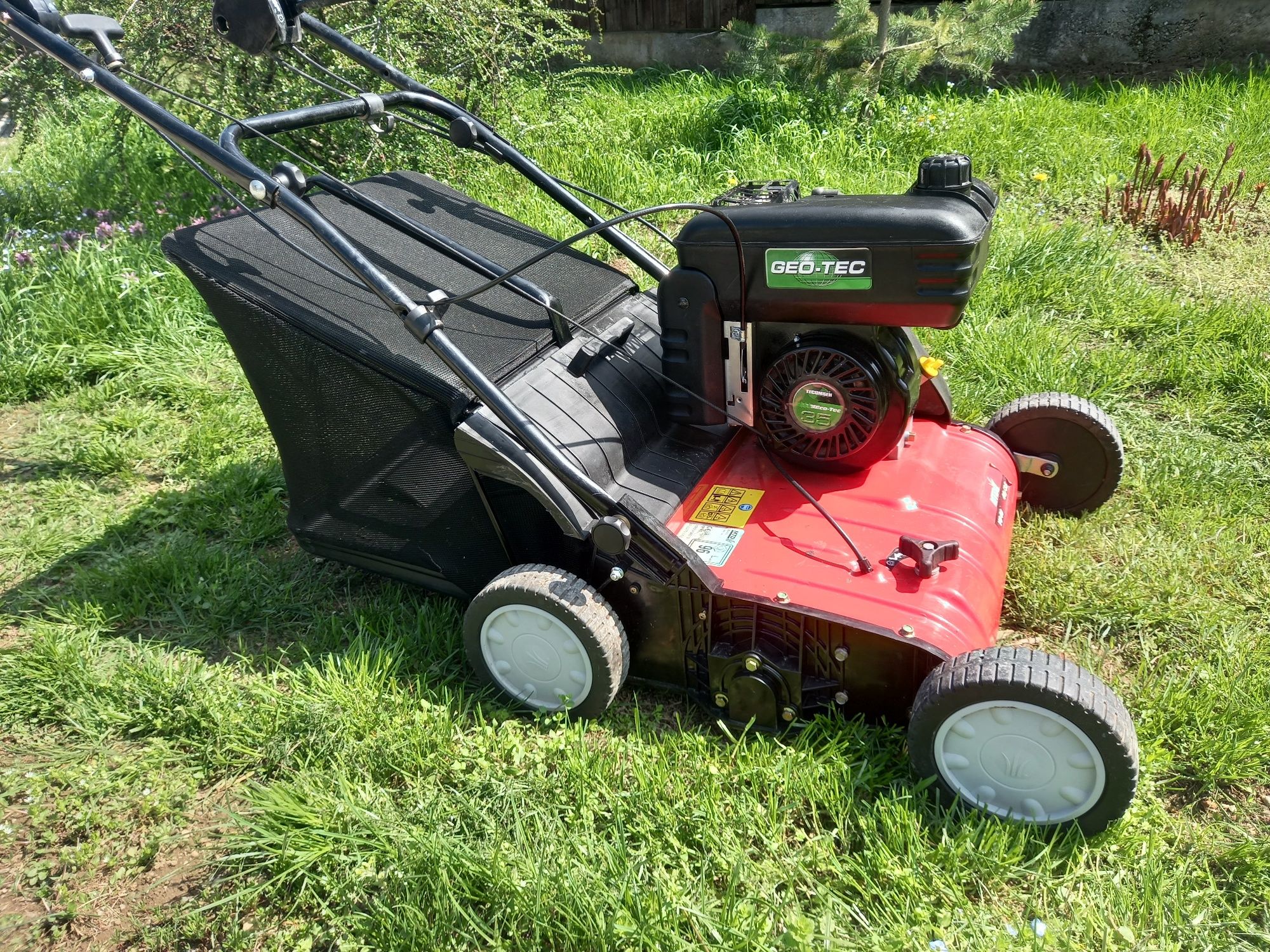 Scarificator gazon pe benzina
