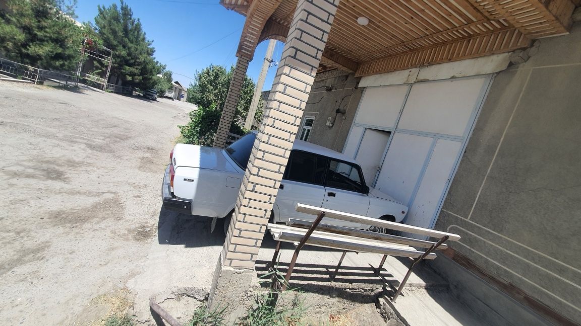 Vaz 2107 metan 2000 yil srochna sotladi