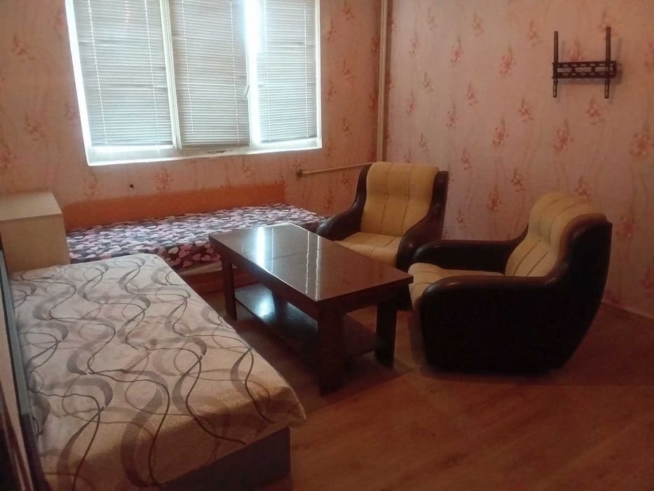 76 кв.м обзаведен Апартамент, в началото на кв. Изгрев с голяма Изба