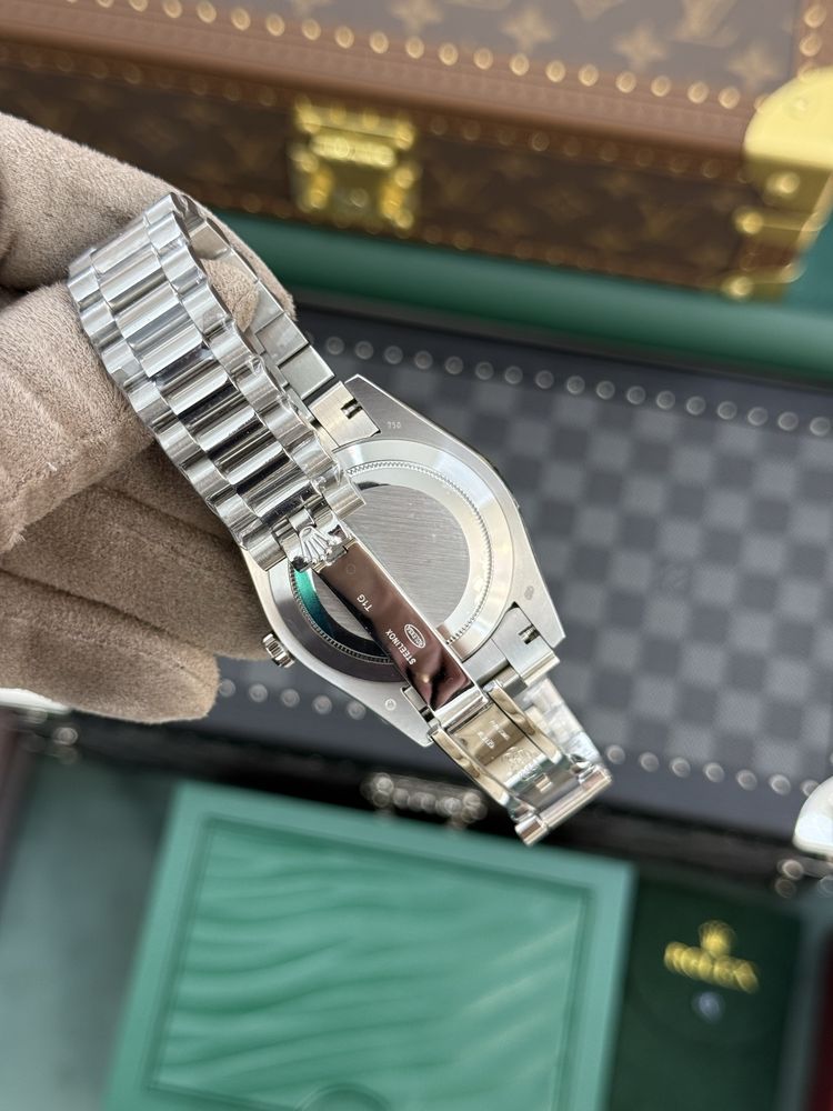 Rolex Day-Date 40 Roman Platinum Dial