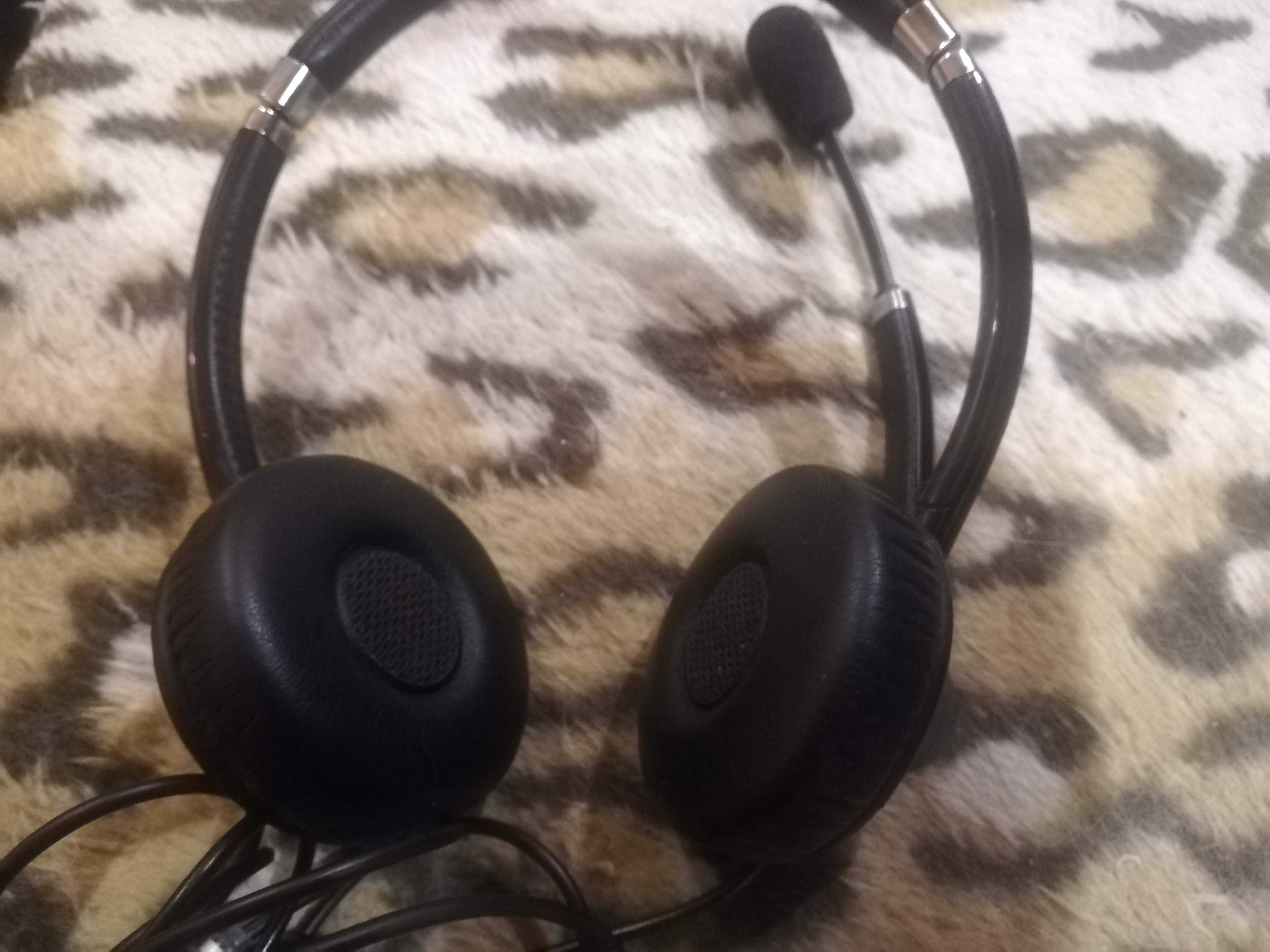 Продавам слушалки Jabra модел : HSC012