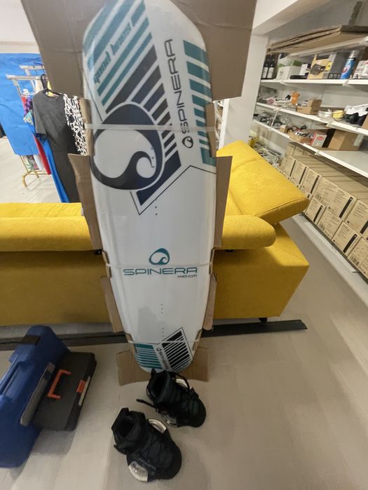 Wakeboard spinera 140 cm cu boots marime universala