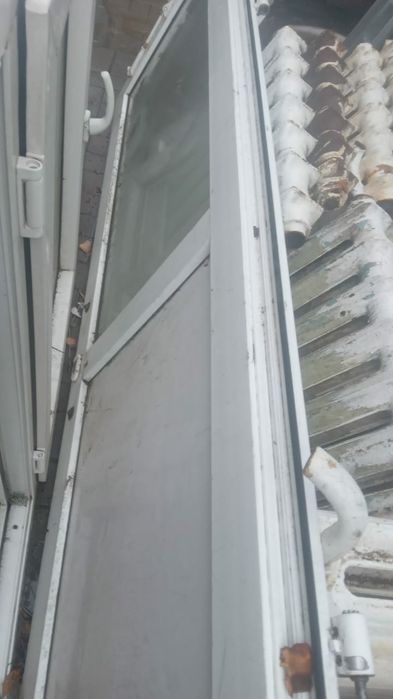 Двери пластик  б.у