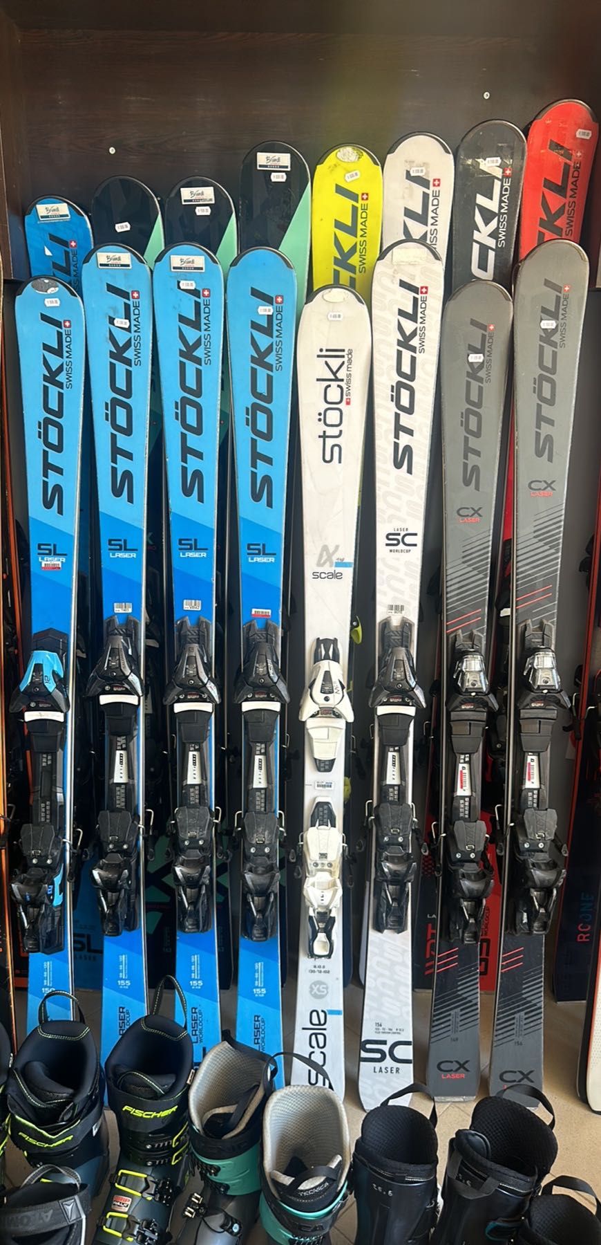 Carving ski for intermediate and expert skiers! Stockli Laser 2023y