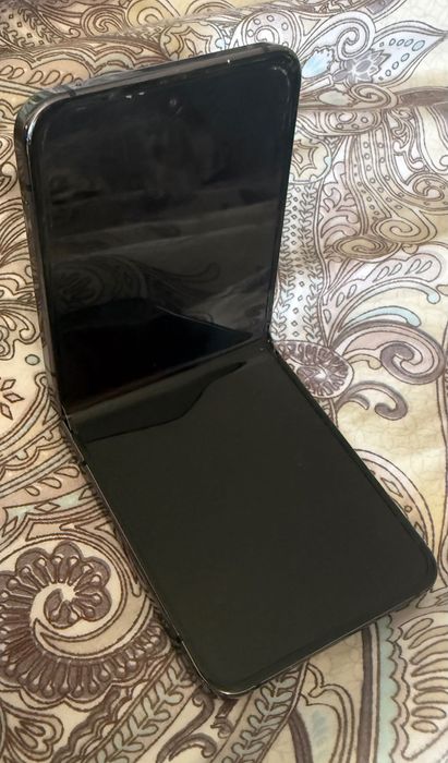 Samsung z flip 5 за части