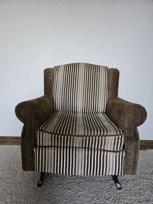 Продаю кресло для гостиной