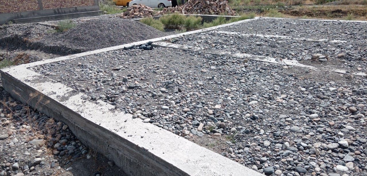 Arzonladi Qurilishi Tugallanmagan yer uchastka sotiladi