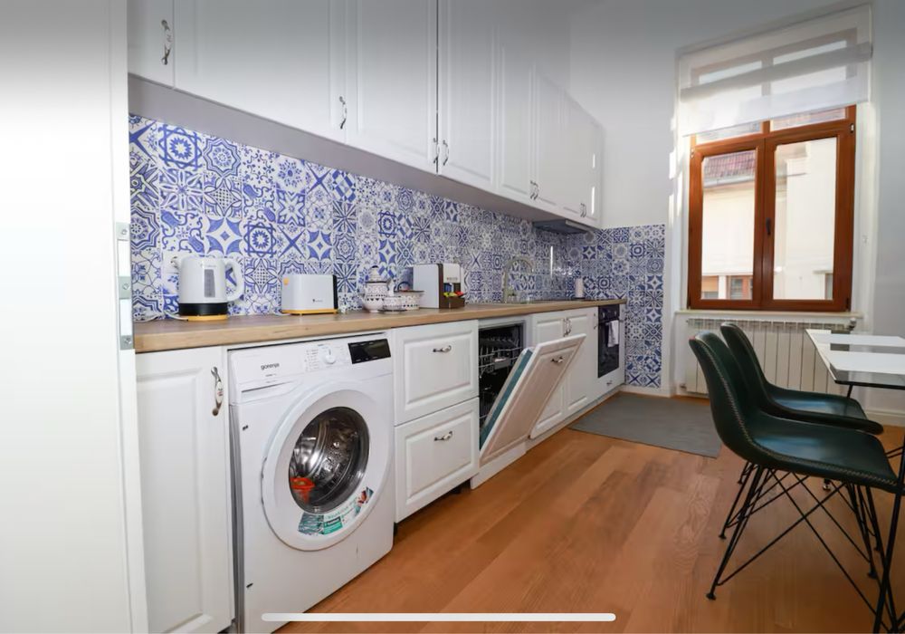 Apartament Ultracentral cladire istorica , str. Republicii 85 m2,m2