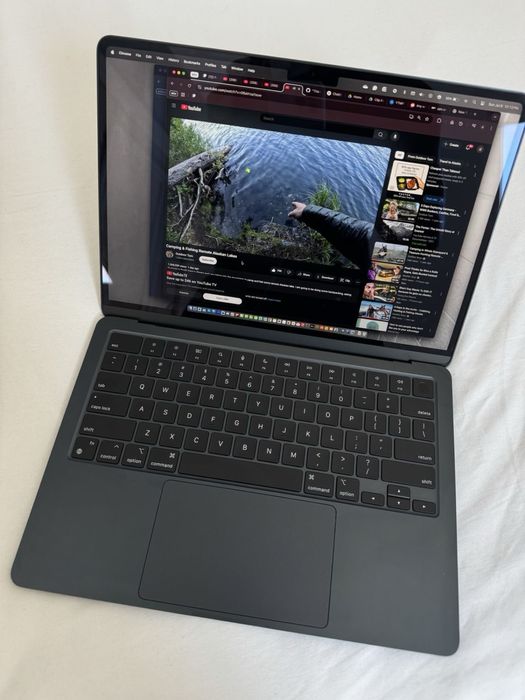 Macbook air m2 16/256 100% 22 ta sikl 25 soatgacha yetadi quvati