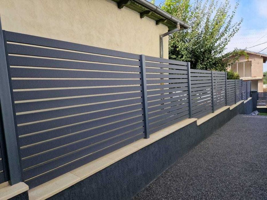 Garduri si porti din panouri stil jaluzele si alte modele disponibile